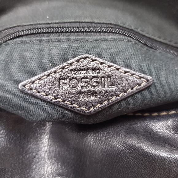 Fossil Black Pebbled Leather Zipper Pockets Crossbody Bag - Picture 12 of 16